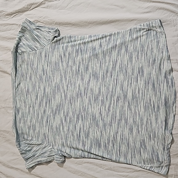 Xersion Semi-Fitted Tee - Picture 3 of 4